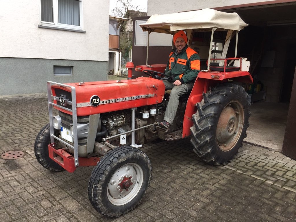Neuer MF 133 Besitzer